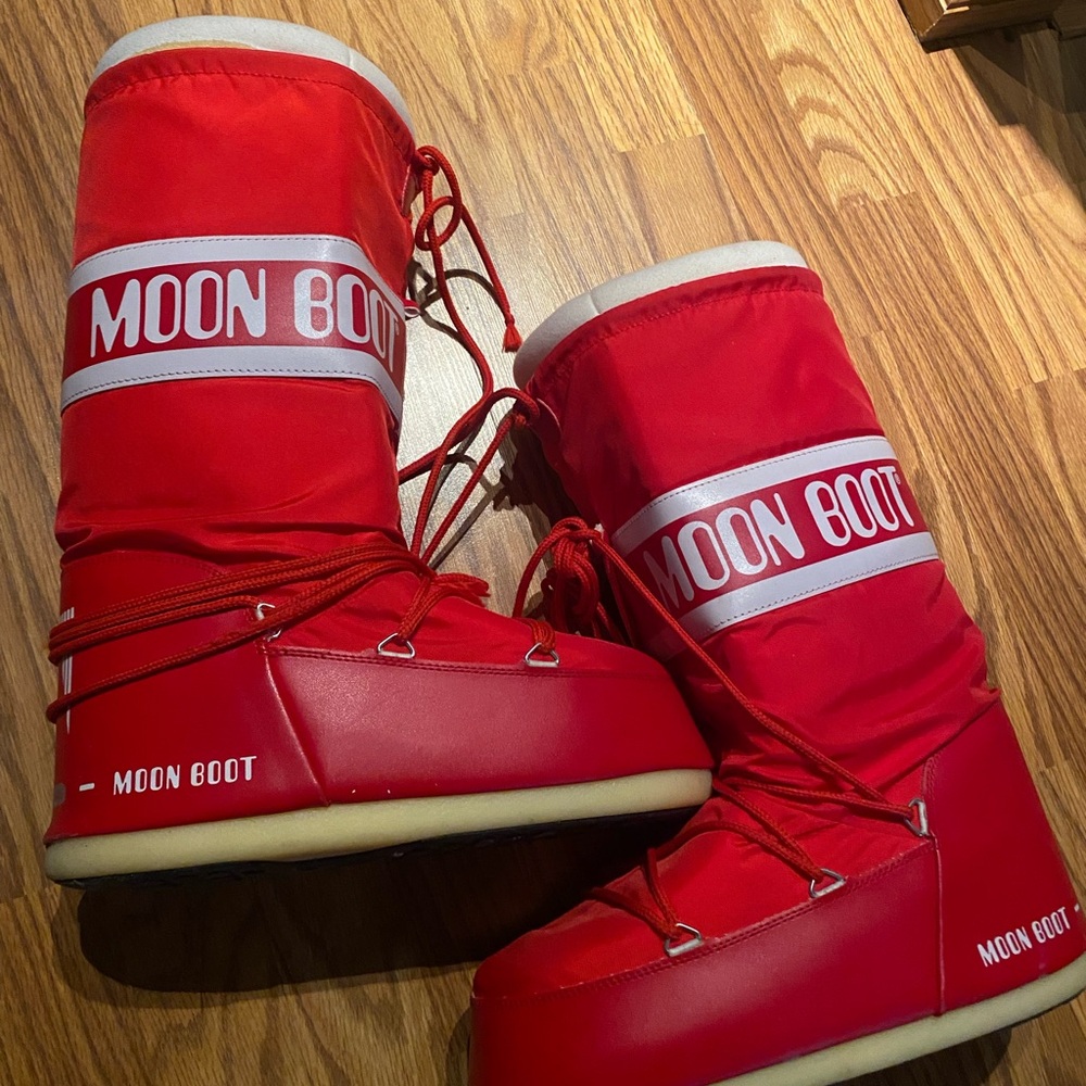 Red moon boots